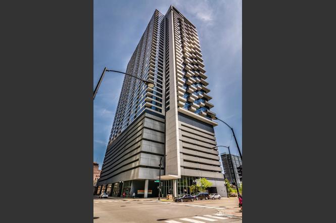 Building Photo - 235 W Van Buren St