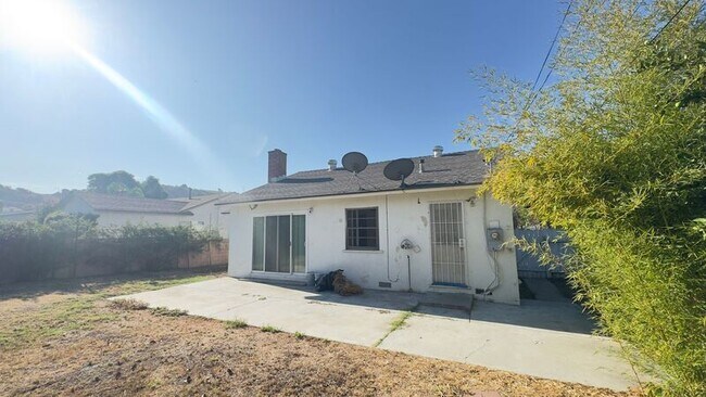 Building Photo - 427 E Haltern Ave