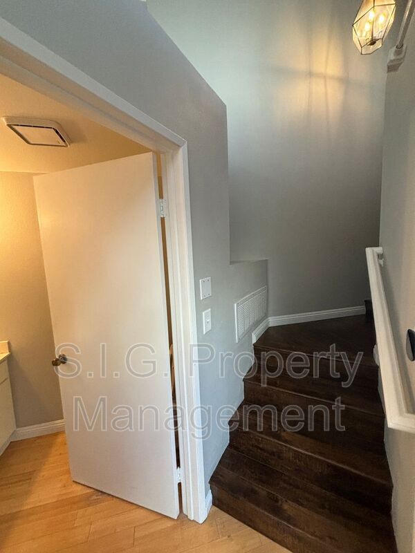 Building Photo - 11377 Osborne Pl
