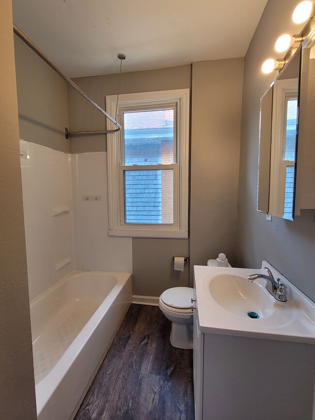 Building Photo - bon6