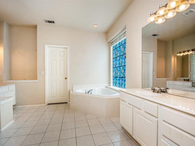 Building Photo - 2337 Ravenhurst Dr