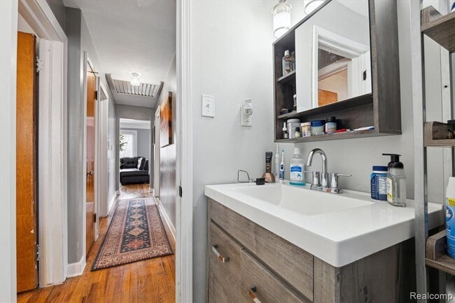 Building Photo - 452 Sunningdale Dr