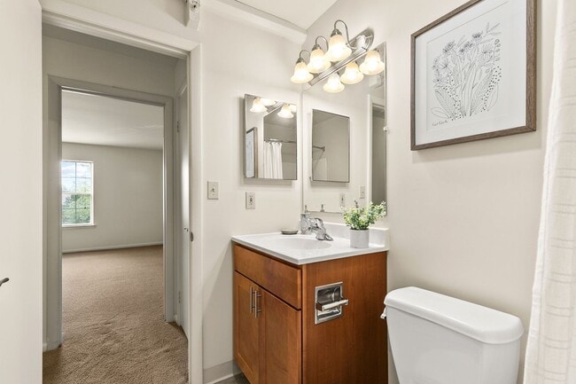 Building Photo - One Bedroom Contemporary Style Apartment on the Second Floor