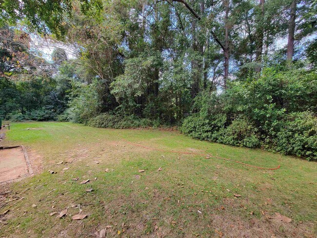 Building Photo - 1526 Highland Dr
