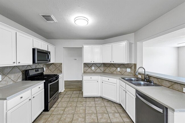 Building Photo - 4818 Plum Forest Rd