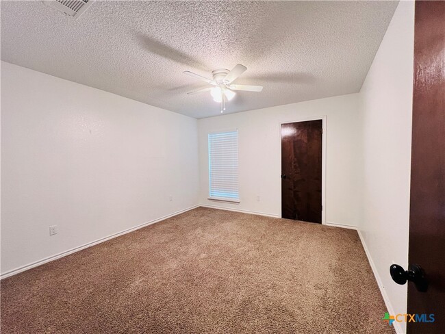 Building Photo - 1702 Fox Trail