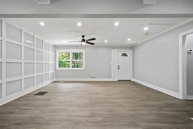 Building Photo - 1905 Fort Valley Dr SW