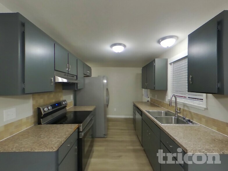 Building Photo - 2504 26th St SE