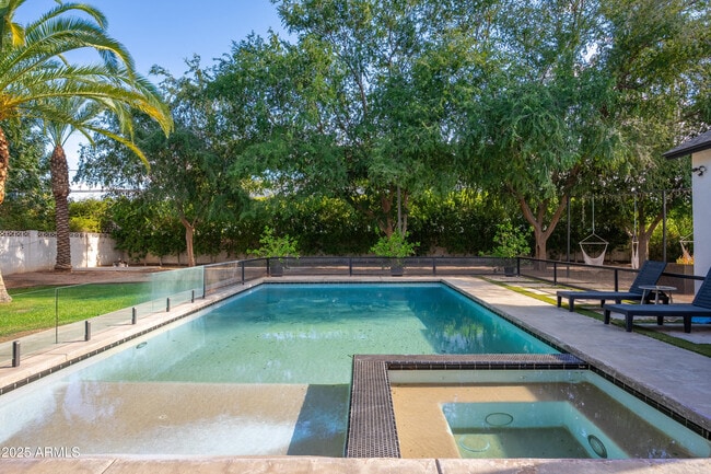 Building Photo - 4421 E Earll Dr