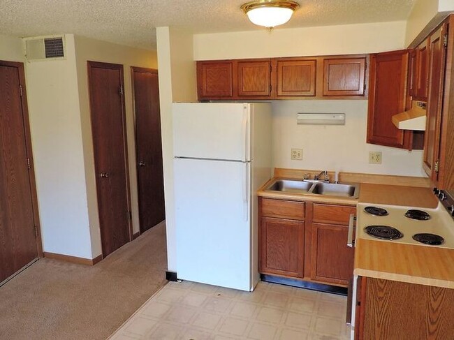 Building Photo - $875 | 1 Bedroom, 1 Bathroom - Ground Floo...