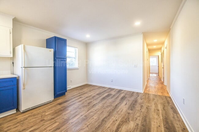 Building Photo - 6405 Myrtle Grove Rd