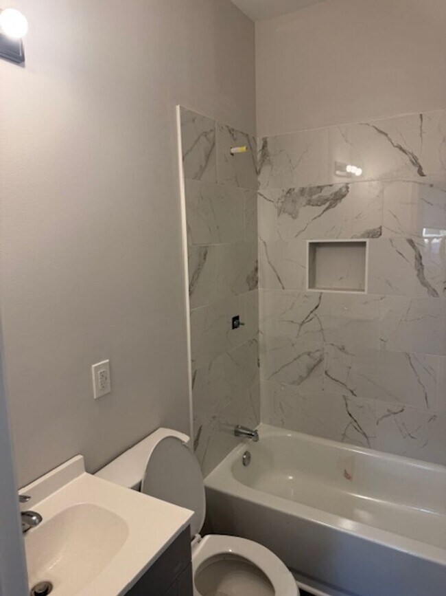 Building Photo - Beautifully Updated Townhome in Prime Location – Move-In Ready!