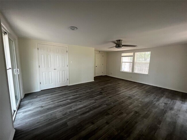 Building Photo - 5101 Meadow Creek Cove