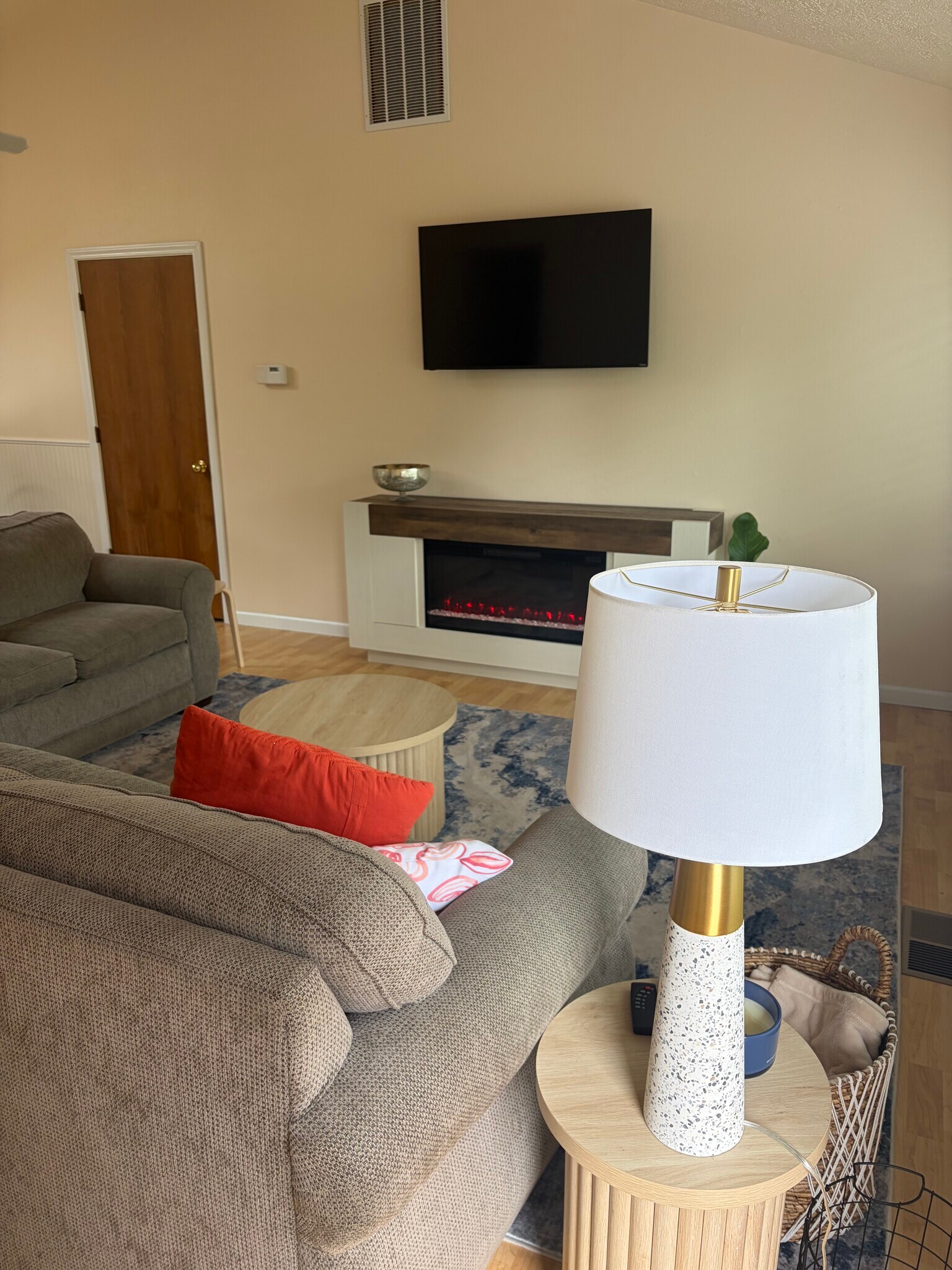 Living Room - 1233 Nehalem Ave