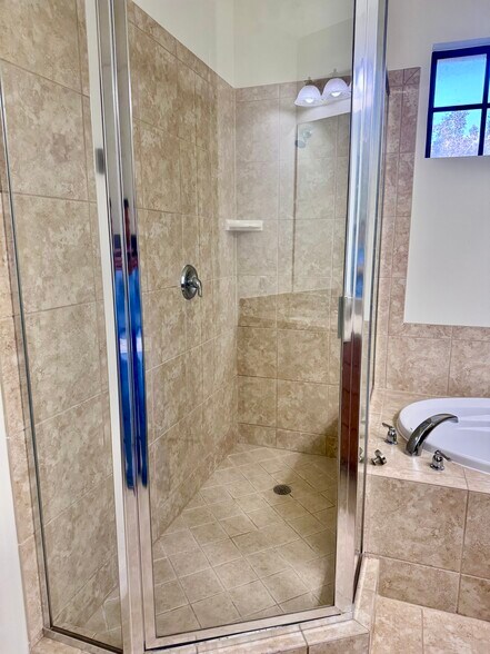 Building Photo - 9147 Delano St