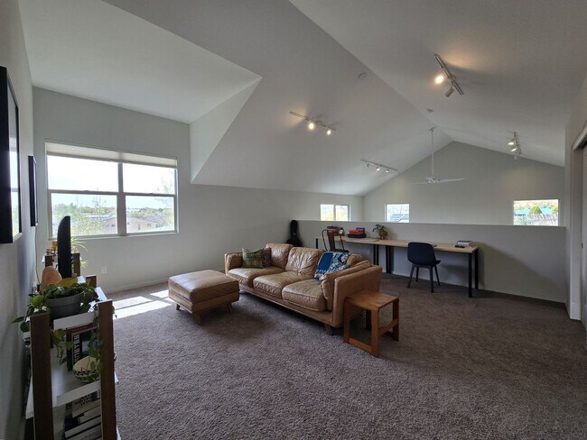 Building Photo - 2180 W Alameda St