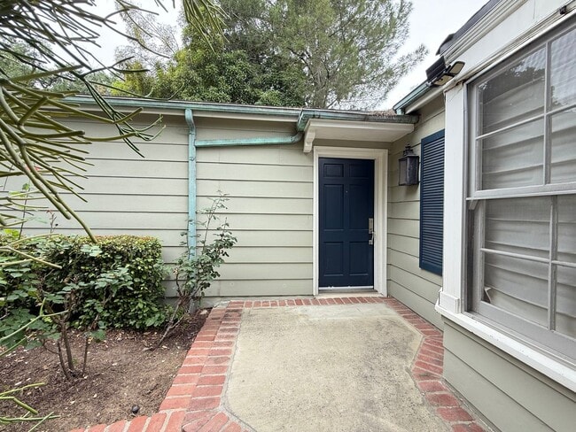 Building Photo - Rare Opportunity in the Heart of South Pas...