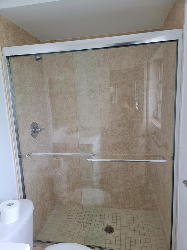 Building Photo - 2100 Diana Dr