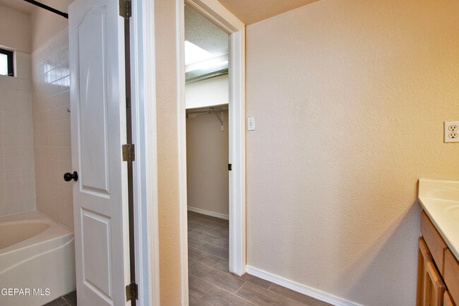 Building Photo - 11726 Stone Castle Dr