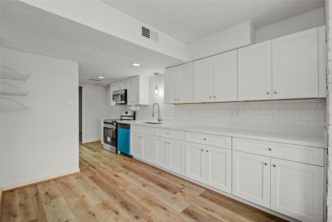 Building Photo - 1334 Country Pl Dr