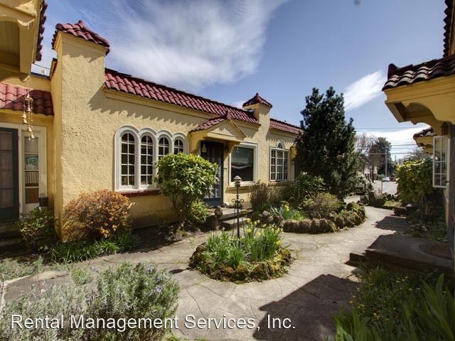 Building Photo - 3087 SE Ankeny St