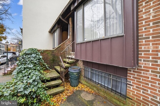 Building Photo - 105 Jackson St