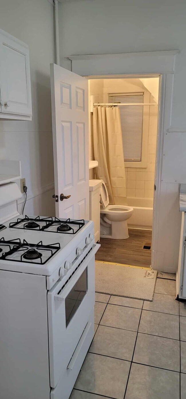 Building Photo - 585 Case Ave