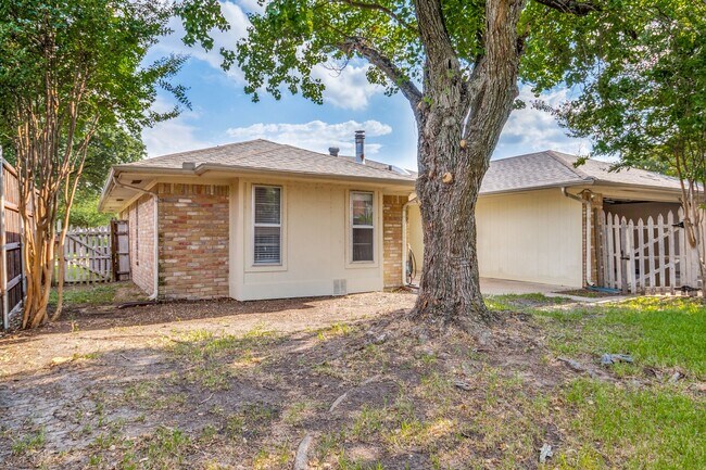 Building Photo - Gorgeous Hidden Treasure in Garland