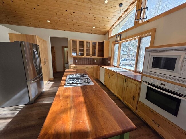 Building Photo - 65 Bunker Ct