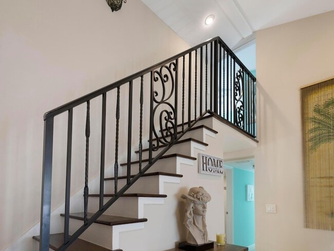 Building Photo - 832 Green St