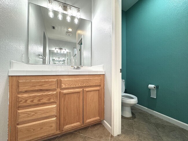 Building Photo - NOW AVAILABLE- COZY 3 BED, 2 BATH, 2 CAR GARAGE IN A QUIET NEIGHBORHOOD, NORTH NATOMAS