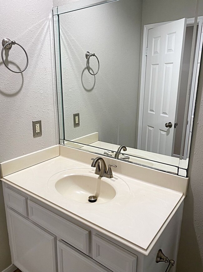 Building Photo - 9170 Manion Dr