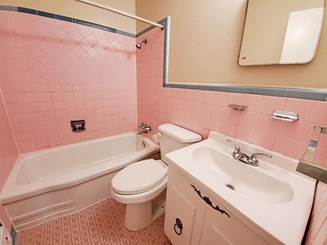 Building Photo - 208 Westfork Dr