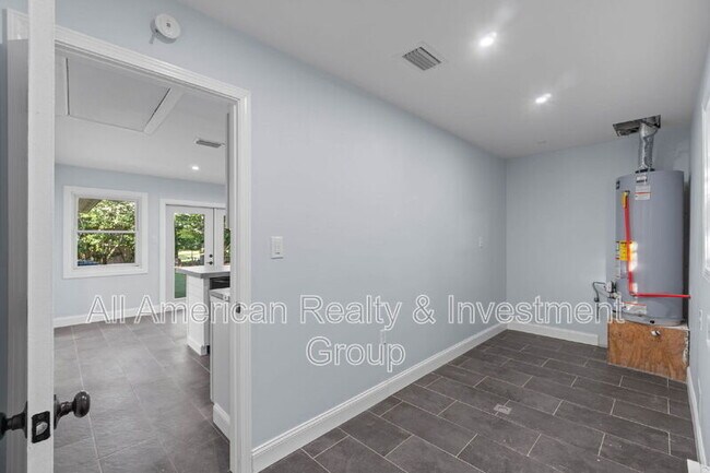 Building Photo - 19 Eglin St