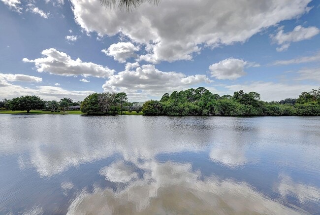 Building Photo - 8028 Plantation Lakes Dr