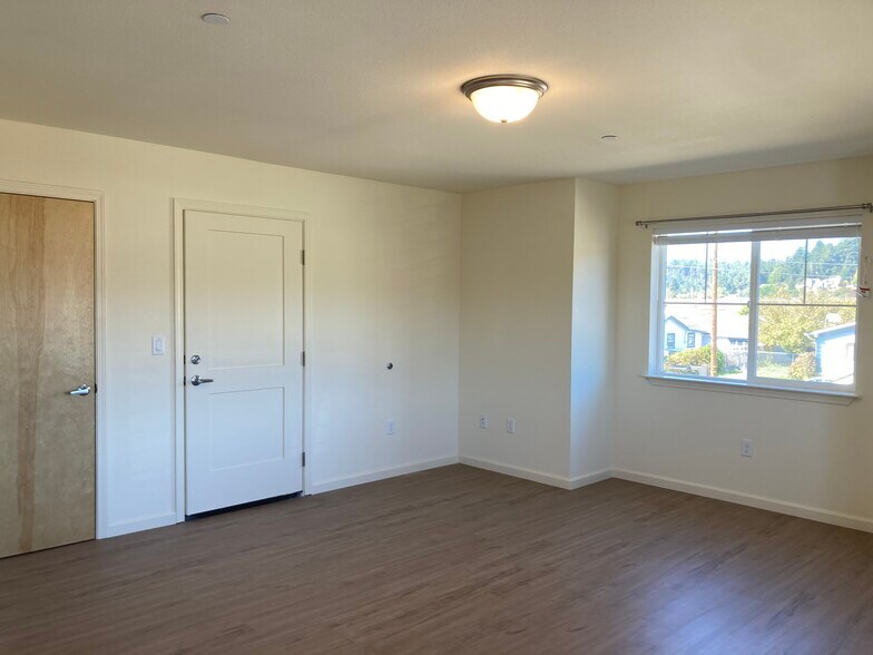 Building Photo - 2042 Smith Ln