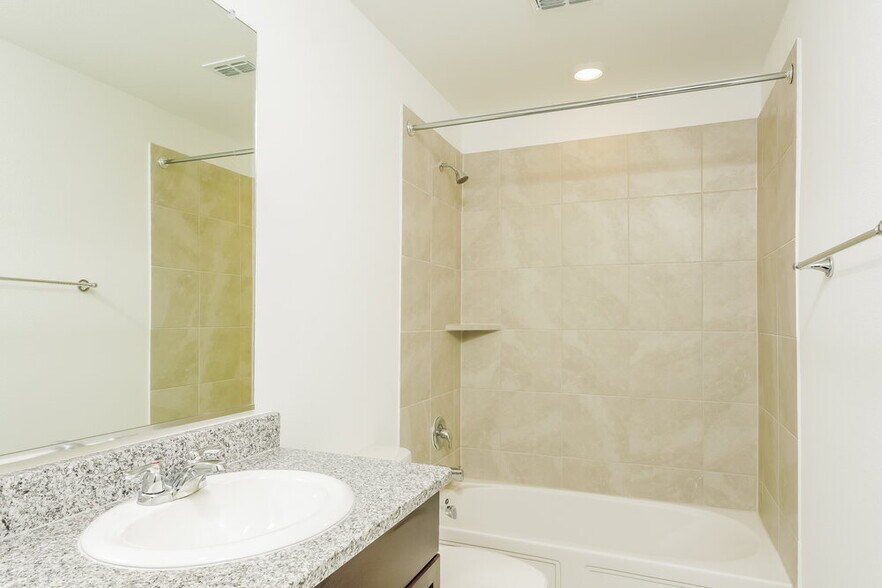 Building Photo - 5942 Wedgemere Dr