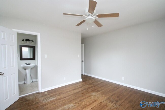 Building Photo - 1607 Clb Vw Dr NW