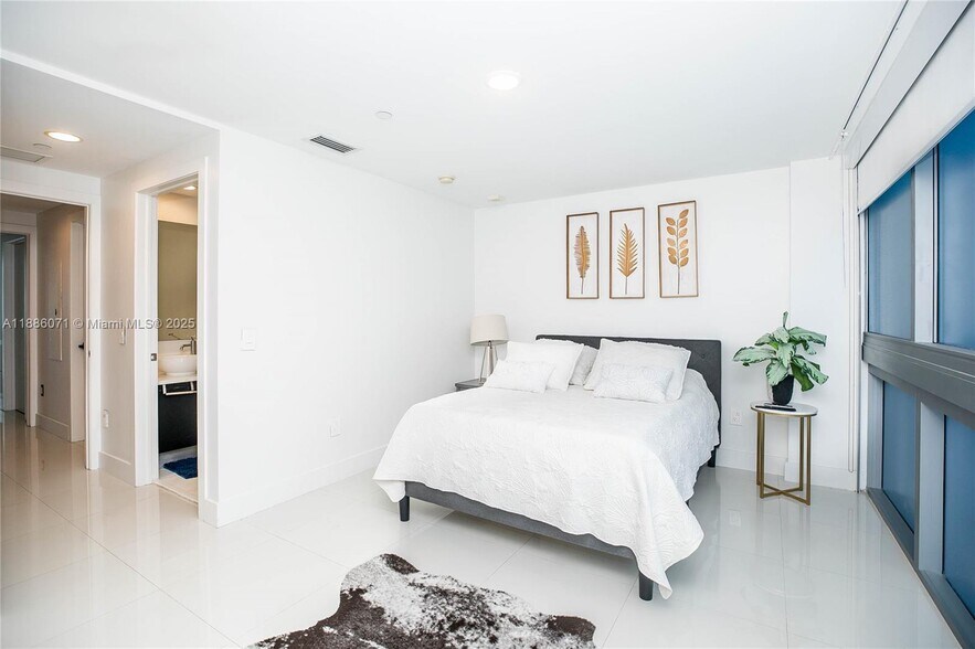 Building Photo - 2950 NE 188th St