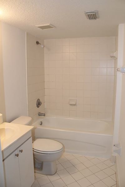 Building Photo - 1240 SE 31st Ct