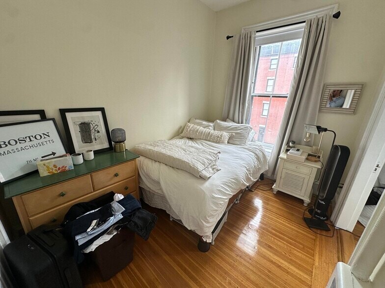 Building Photo - 304 Marlborough St