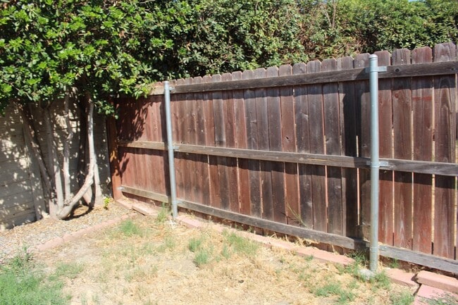 Building Photo - Frontier Dr.