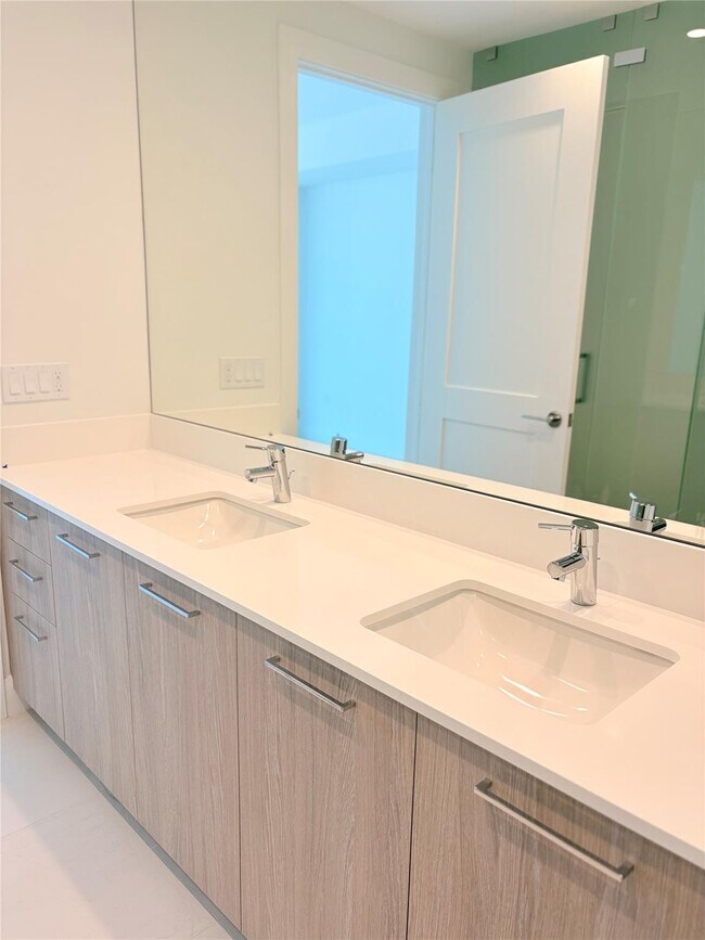 Building Photo - 151 N Seabreeze Blvd