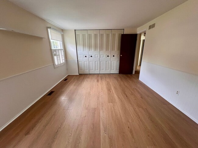 Building Photo - Beautiful Home - 3 Bedroom 2.5 Bathroom - ...