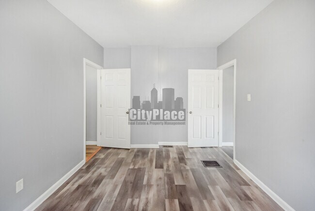 Building Photo - 544 W 26th St