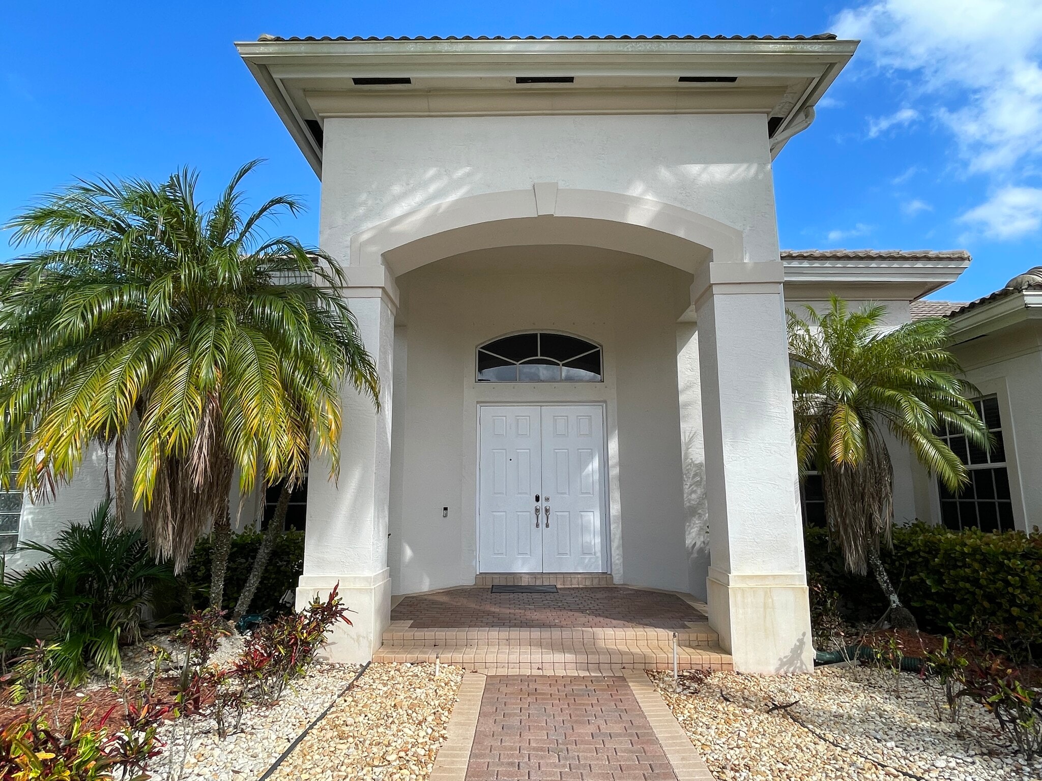 Front 3 - 15001 SW 33rd St
