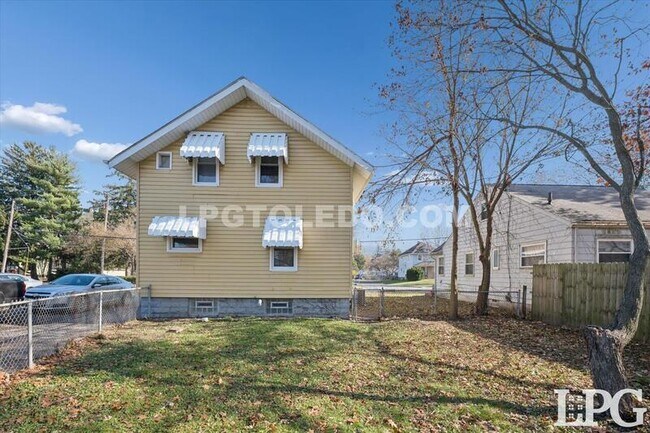 Building Photo - 5455 Douglas Rd