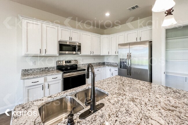 Building Photo - 21150 Chardonnay Dr