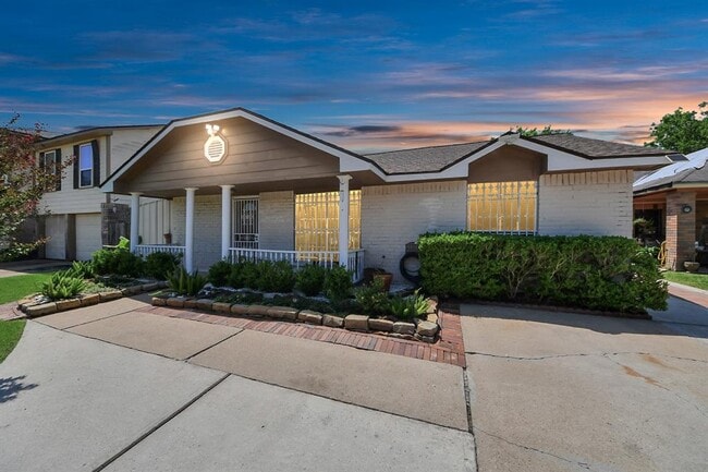Building Photo - 12922 Grovemill Dr