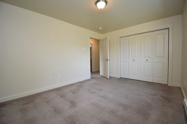 Building Photo - 2nd Floor 2 Bed 1 Bath in a Great Central ...